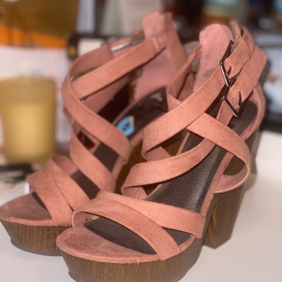 Pink Guess Wedge Sandals - Picture 3 of 3